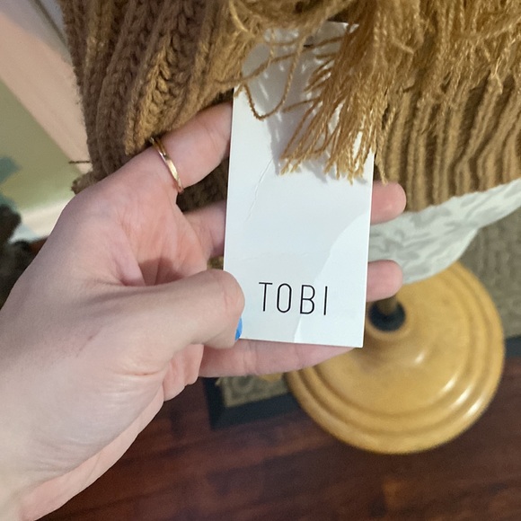 Tobi Off the Shoulder Sweater - Picture 4 of 6